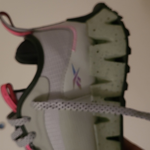 EUC Reebok Sneakers - Picture 7 of 8